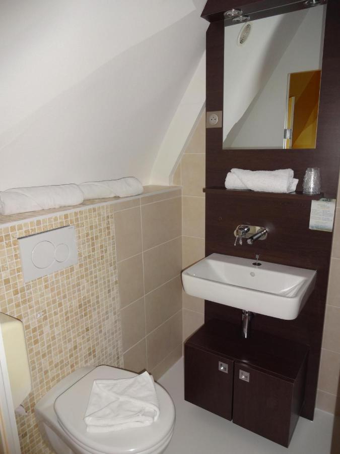 Hotel La Champagne Ardenne Cabourg Bagian luar foto